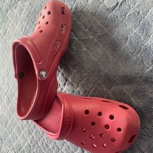 burgundy crocs